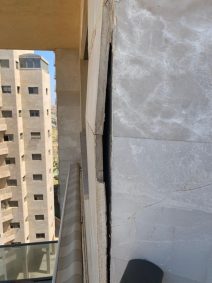 נשירת אריחי שיש